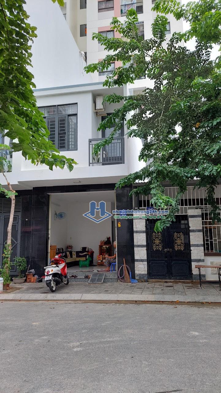 Bán nhà tái định cư đường B9 Khu đô thị VCN Phước Long 2, đường 12m