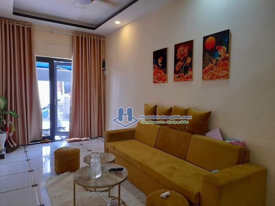 Bán nhà mặt tiền đường Lạc Thiện