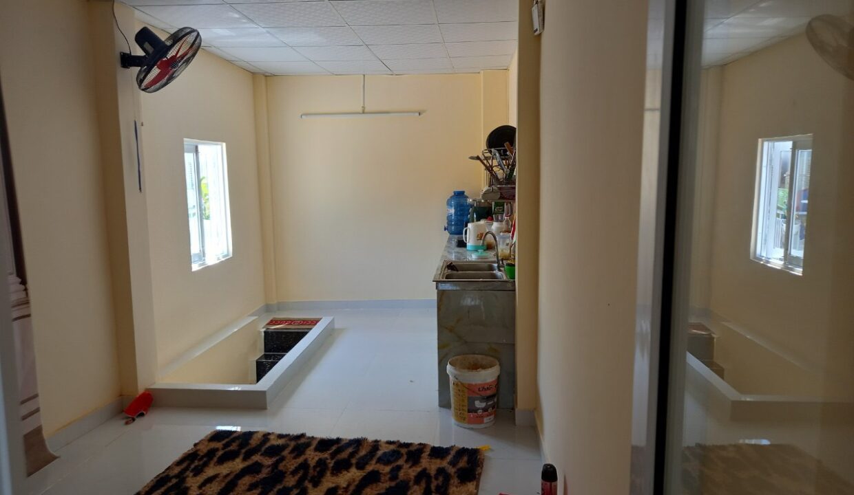 Bán nhà mặt tiền đường Lạc Thiện