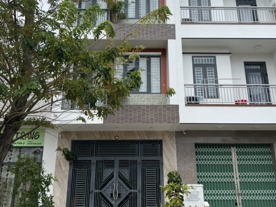 Bán nhà mặt tiền Tái Định Cư Sân Bay